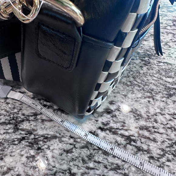 Universal Thread Black Crossbody Bag - Picture 7 of 8